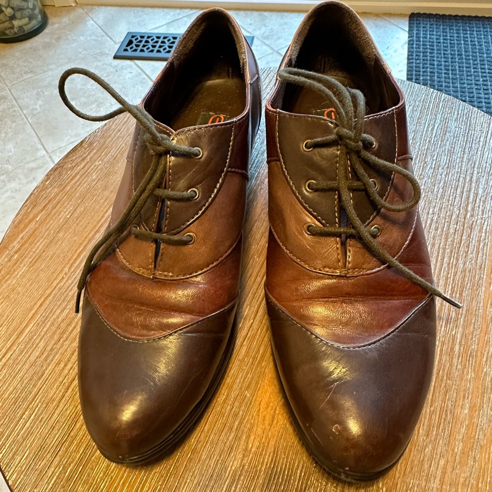 “Everybody” brand leather shoes 6.5